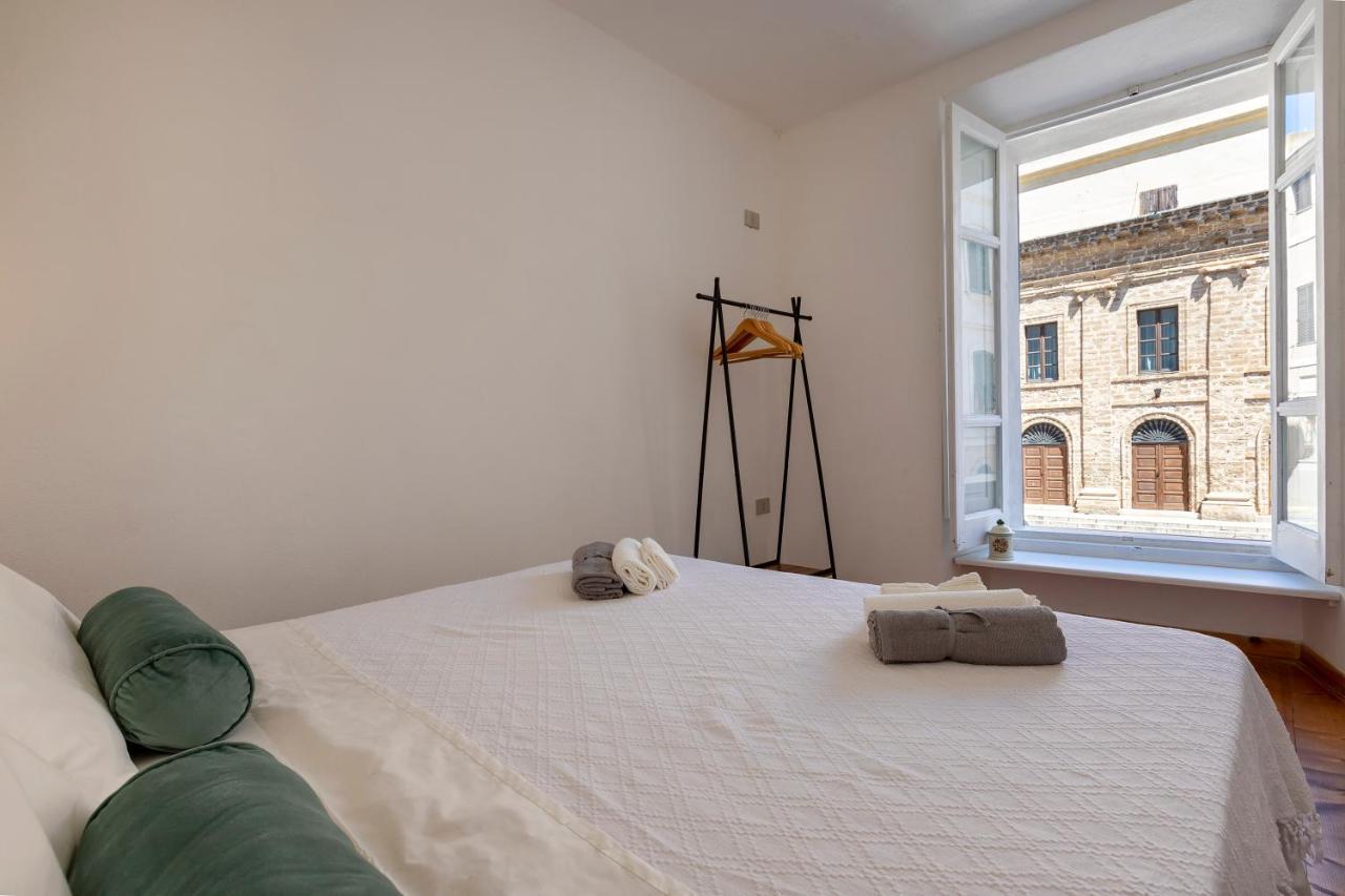 La Finestra Sul Teatro Apartment Alghero Bagian luar foto