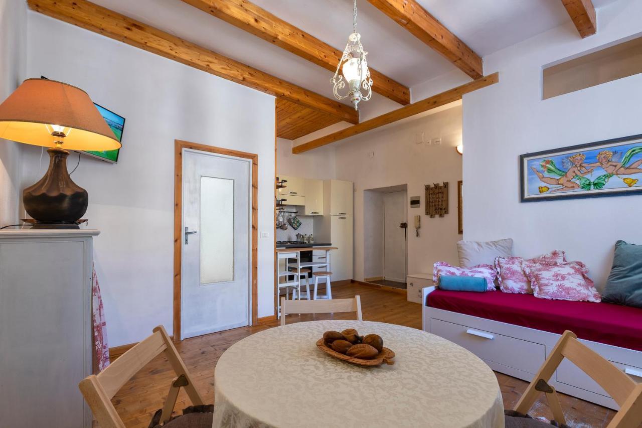 La Finestra Sul Teatro Apartment Alghero Bagian luar foto