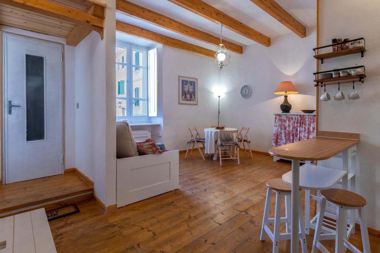 La Finestra Sul Teatro Apartment Alghero Bagian luar foto