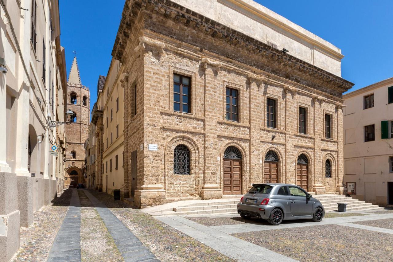 La Finestra Sul Teatro Apartment Alghero Bagian luar foto
